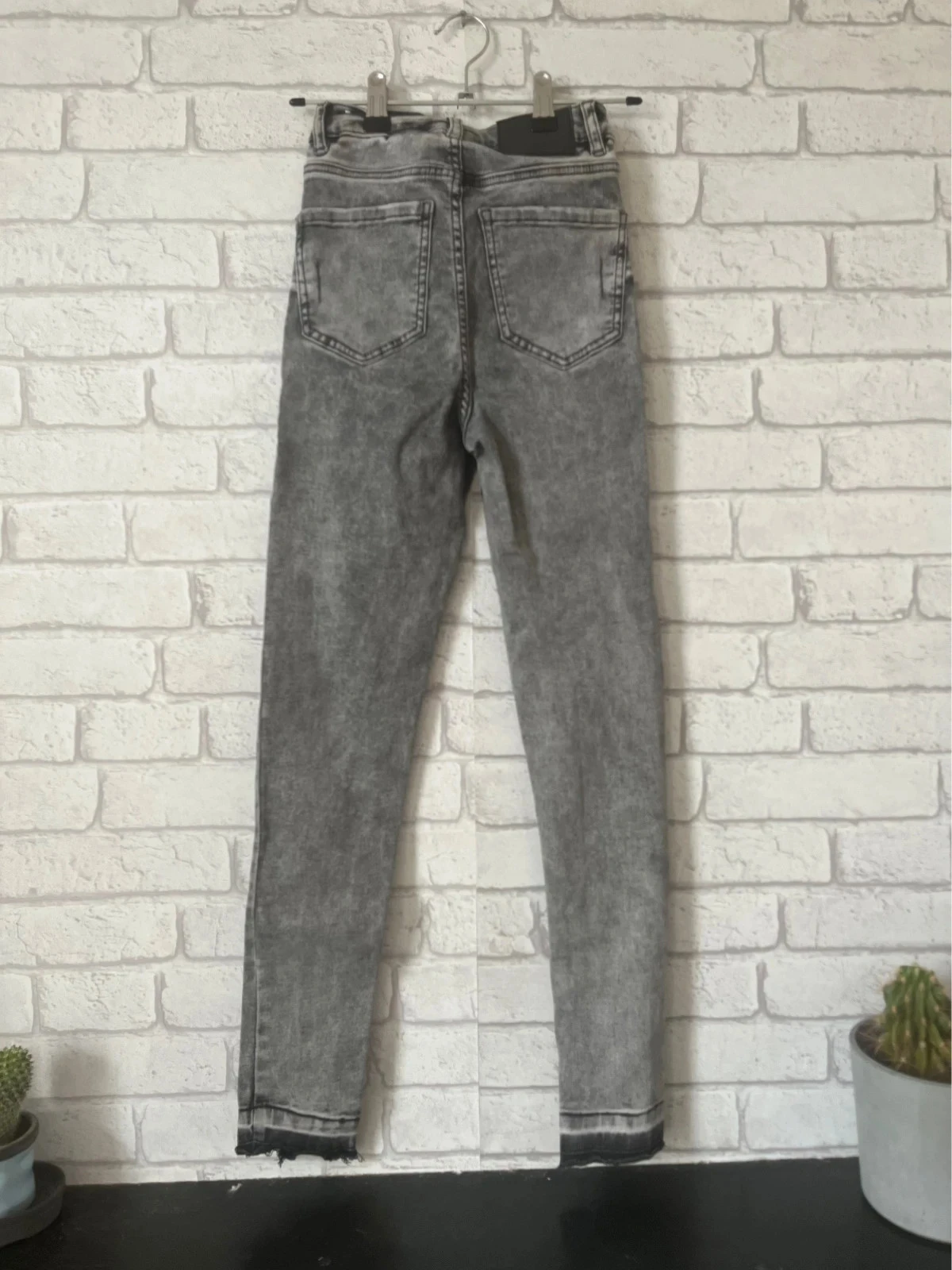 Jeans skinny cinza lavado Jennyfer - Tamanho 32 - Estilo tendência destruído – photo 4